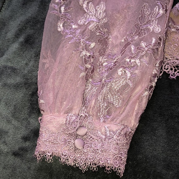 V Chapman Zinnia Top in Elderberry - Picture 7 of 8